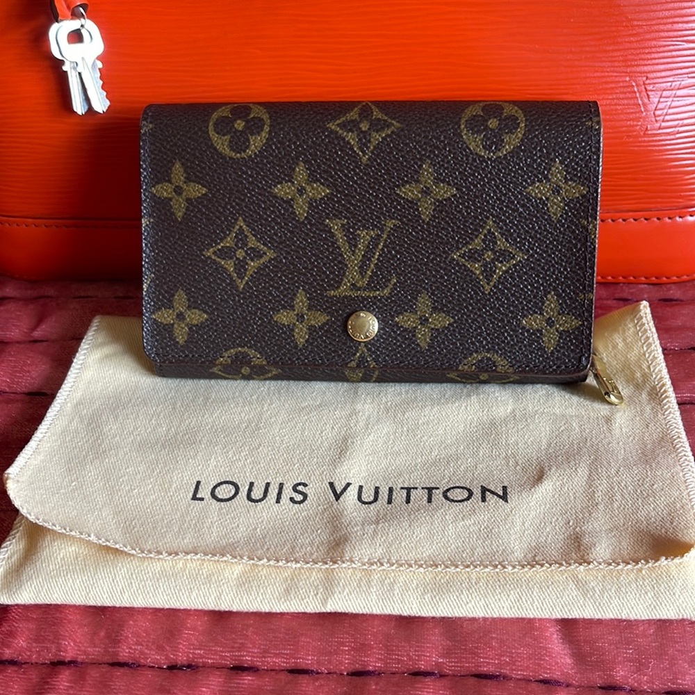 Prelove authentic lv wallet